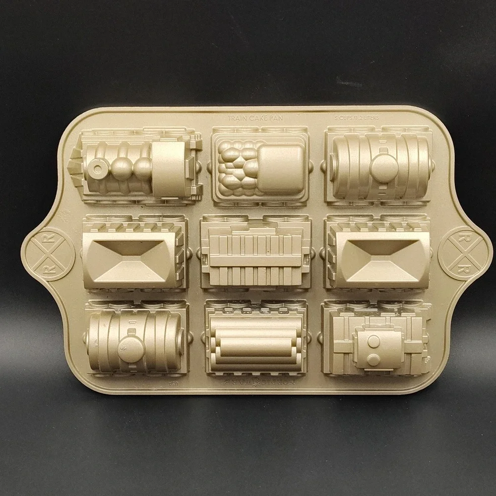 NORDIC WARE Train Cake Pan‎ Choo Choo 9-Car Duty 5 Cups Functions Great 📸👀📏